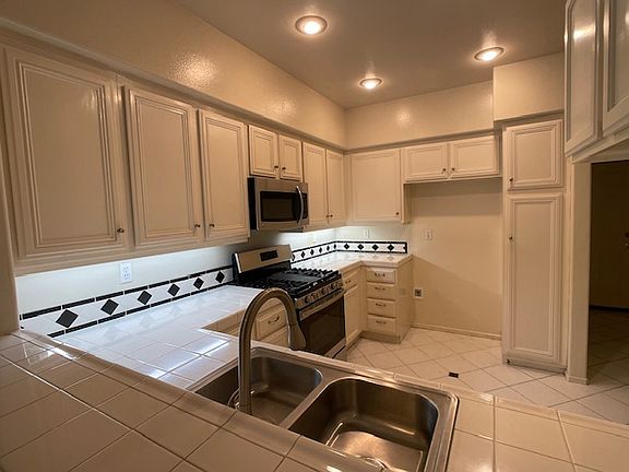 2nd image of 283 Camino Toluca