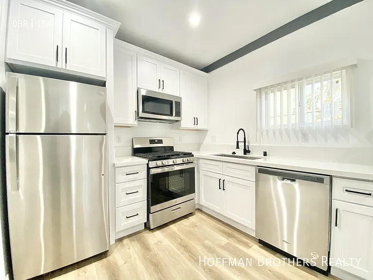 2360 W Washington Blvd #202 — Photo 2
