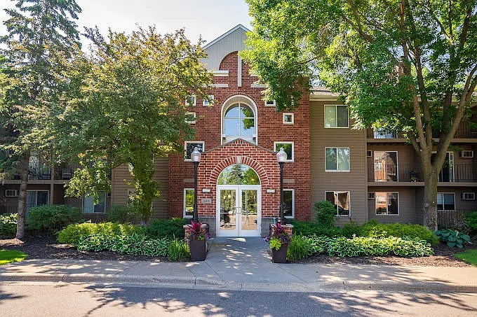 Park Glen Apartments — Photo 1