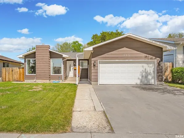 215 Neatby CRESCENT, Saskatoon, SK S7M 4W9