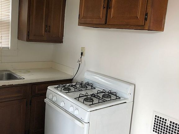 3rd image of 118 E Burnett Ave APT 4
