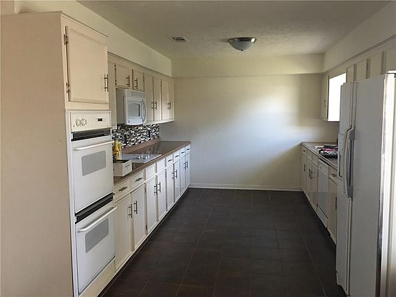 5th image of 2877 Valwood Cir