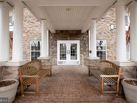3rd image of 120 Burgess Hill Way APT 312