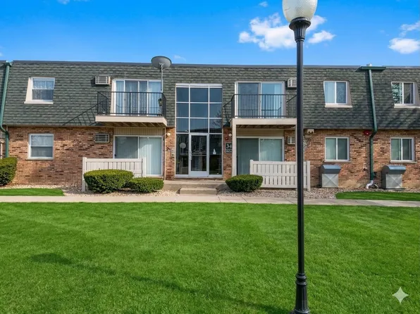 9954 S 84th Ter APT 109, Palos Hills, IL 60465