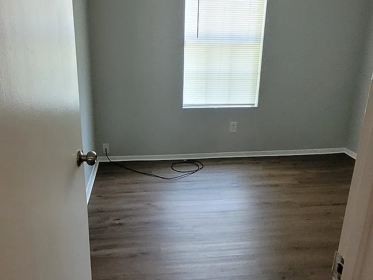 1217 Lakeview Xing — Photo 12