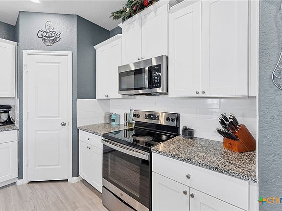 5th image of 2433 Moselle Ln