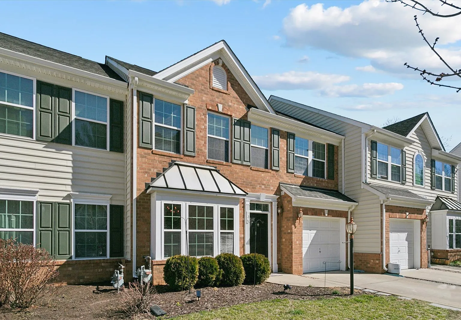 3 bed, 2.5 bath, 1817 sqft, $2,700 — Photo 4