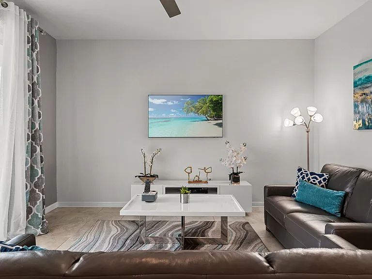 Paradox Cir — Photo 16