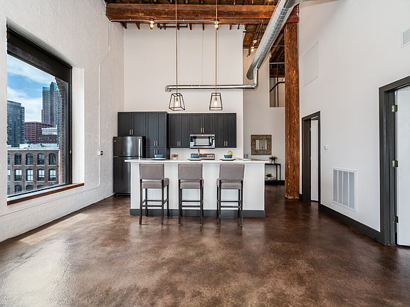 4th image of 701 N 1st St