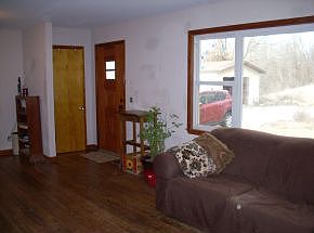 4th image of 208 Fox St S