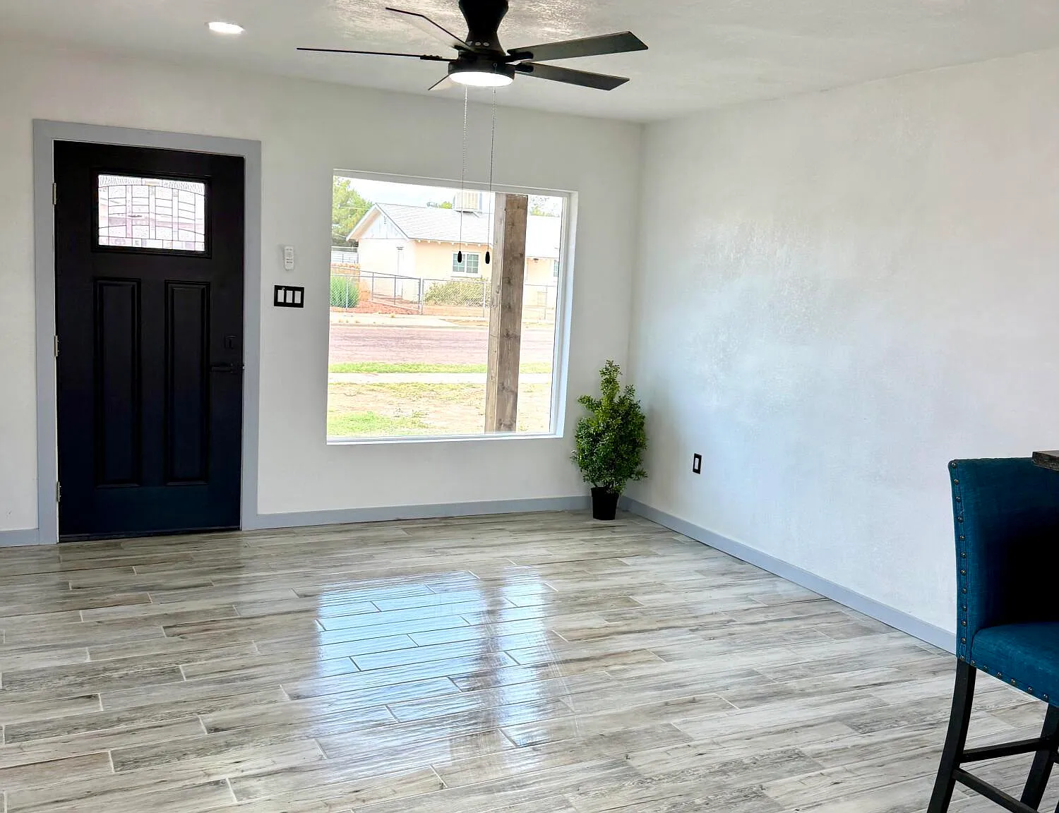 3 bed, 2.0 bath, 1076 sqft, $1,575 — Photo 4