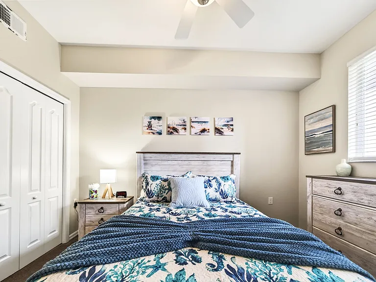 Lake Circle Dr — Photo 4