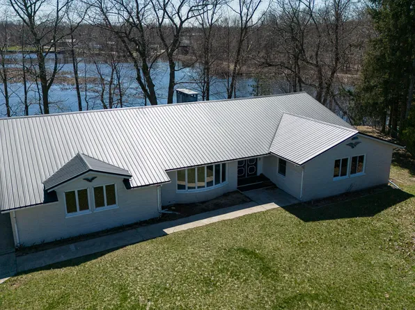 1017 Azaleamum Dr, Three Rivers, MI 49093