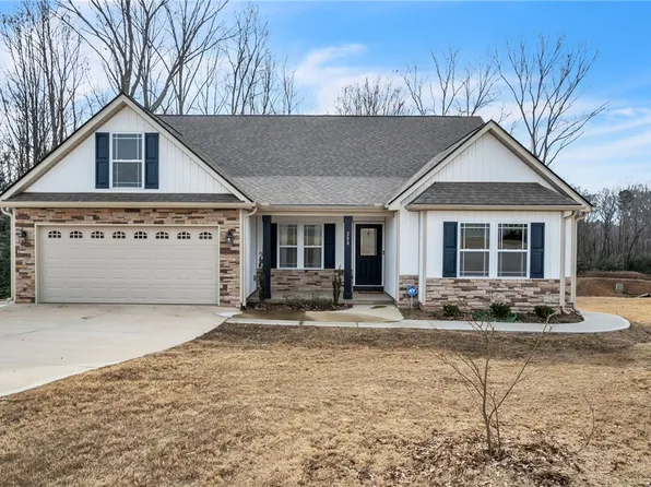 208 Westbrook Dr, Belton, SC 29627