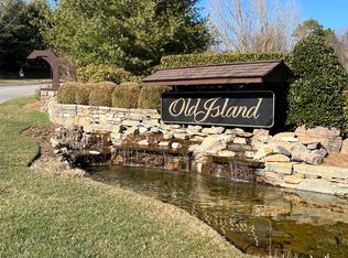1045 Tree Top Dr, Kingsport, TN 37664