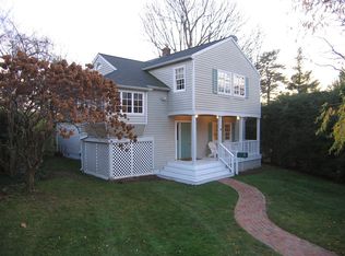 4 Oakleigh Ct, Norwalk, CT 06853