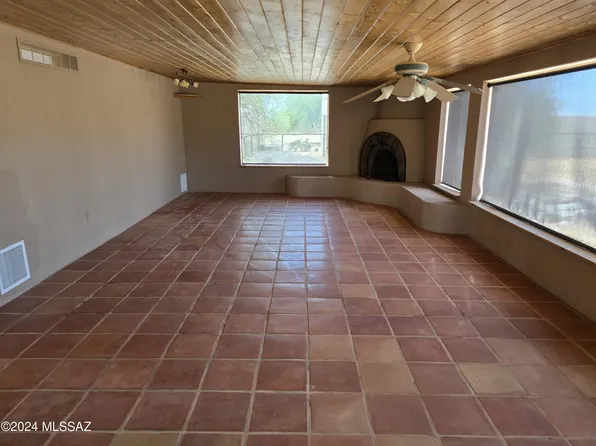 16940 W Falcon Ln, Marana, AZ 85653