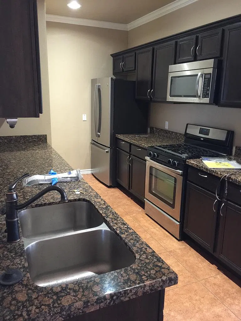 3 bed, 2.0 bath, 1311 sqft, $2,000 — Photo 2
