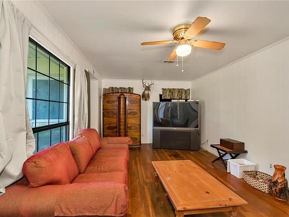 4th image of 120 E Ireland Dr