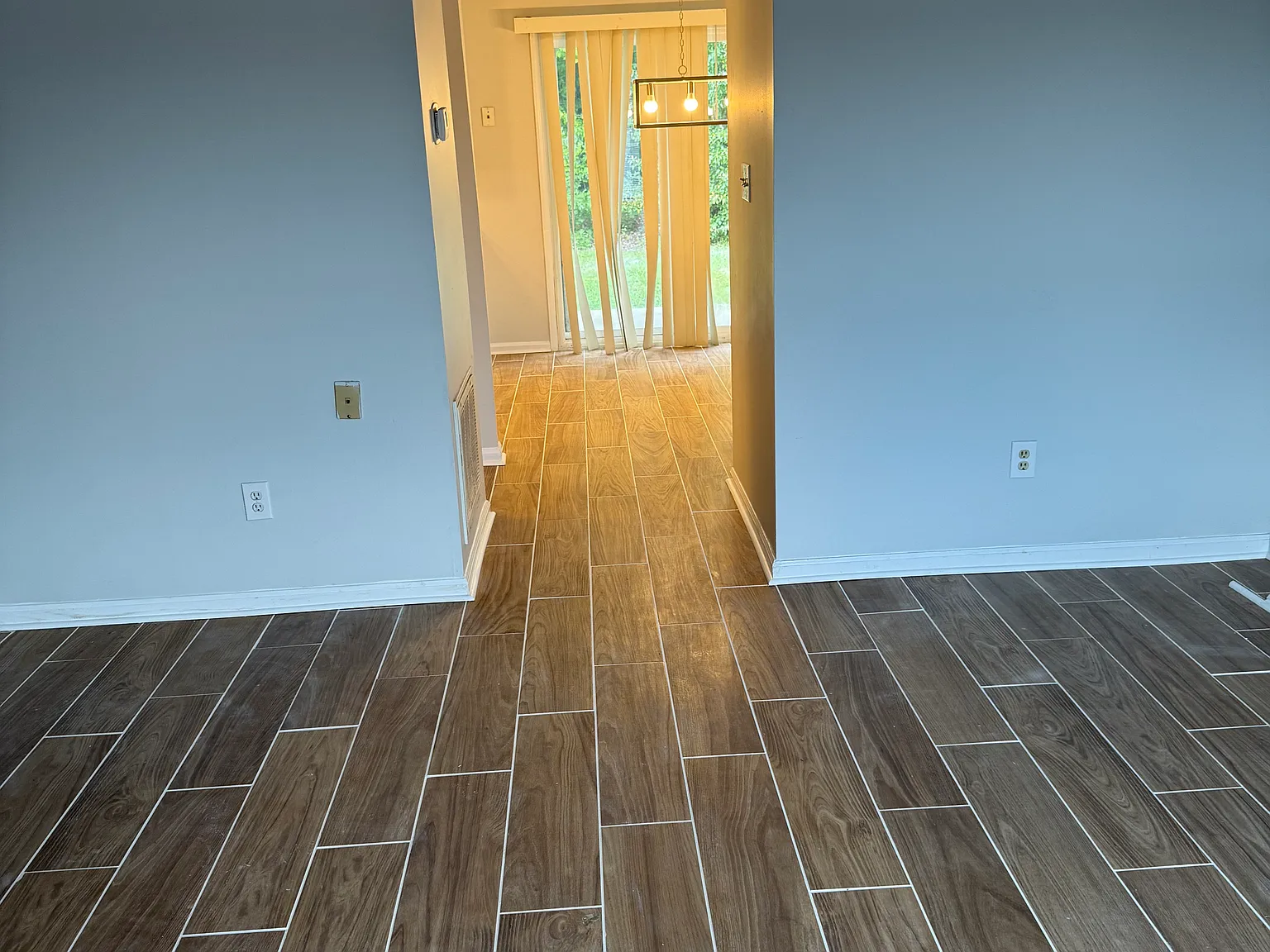 2 bed, 2.5 bath, 1080 sqft, $1,250 — Photo 2