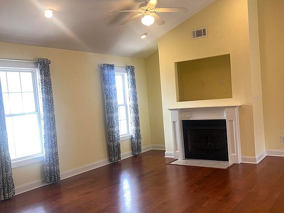 3rd image of 902 Eastman Creek Drive