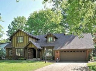 237 Clayton Oaks Dr, Ballwin, MO 63011