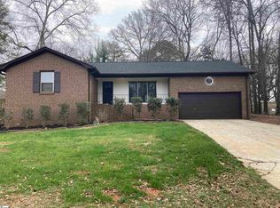 27 Country Club Dr, Greer, SC 29651