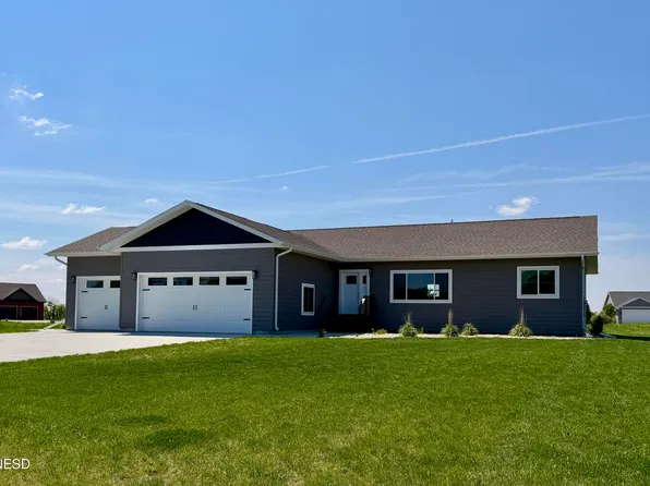 704 Valley View Cir, Milbank, SD 57252