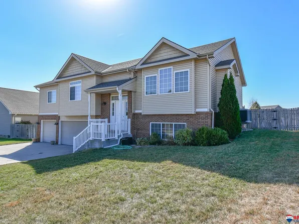 7647 Jacobs Creek Dr, Lincoln, NE 68512