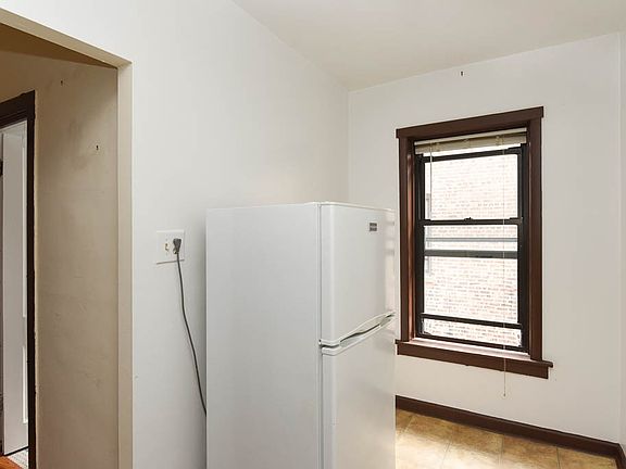 4th image of 3302 W Schubert Ave #E3
