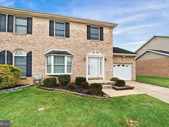 5th image of 7 Marble House Dr