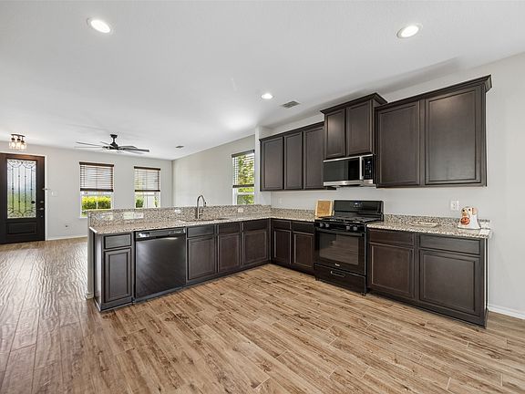 4th image of 1409 Ellis Ln