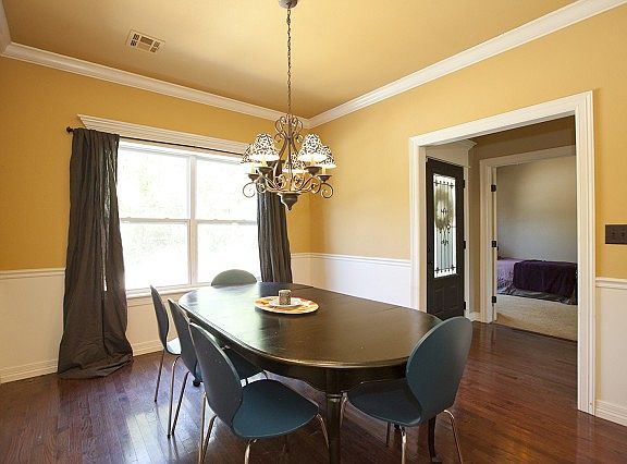 Open and bright dining room