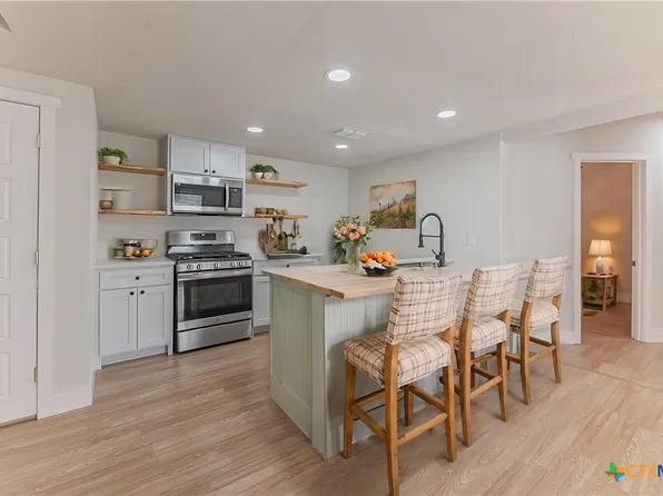 316 S Austin St, Holland, TX 76534