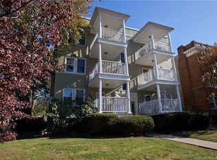 40 Robin Rd APT 306, West Hartford, CT 06119