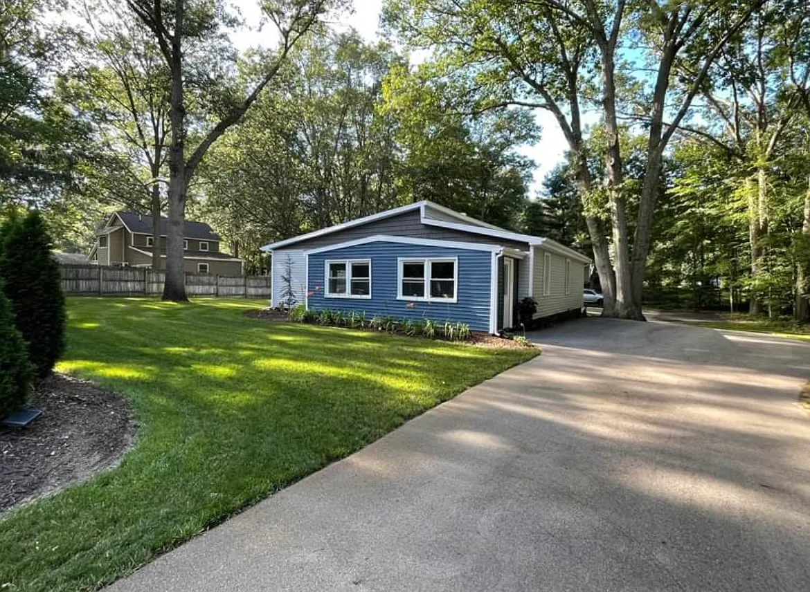 15095 Leonard St — Photo 2
