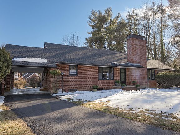 3rd image of 800 Sunset Dr