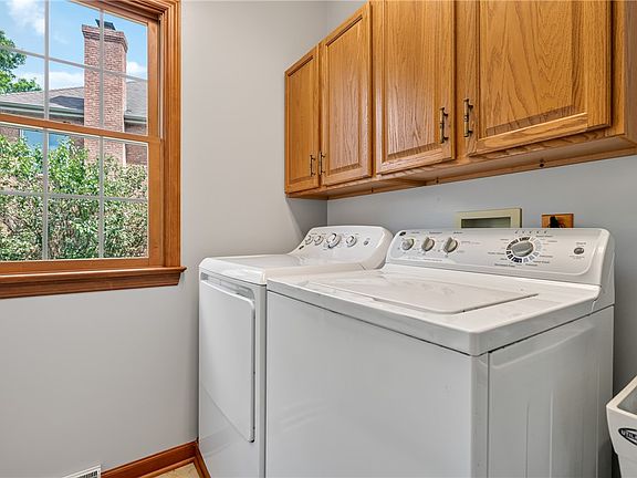 5th image of 114 Oakview Dr