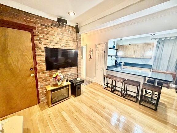 3rd image of 38 Charter St #2