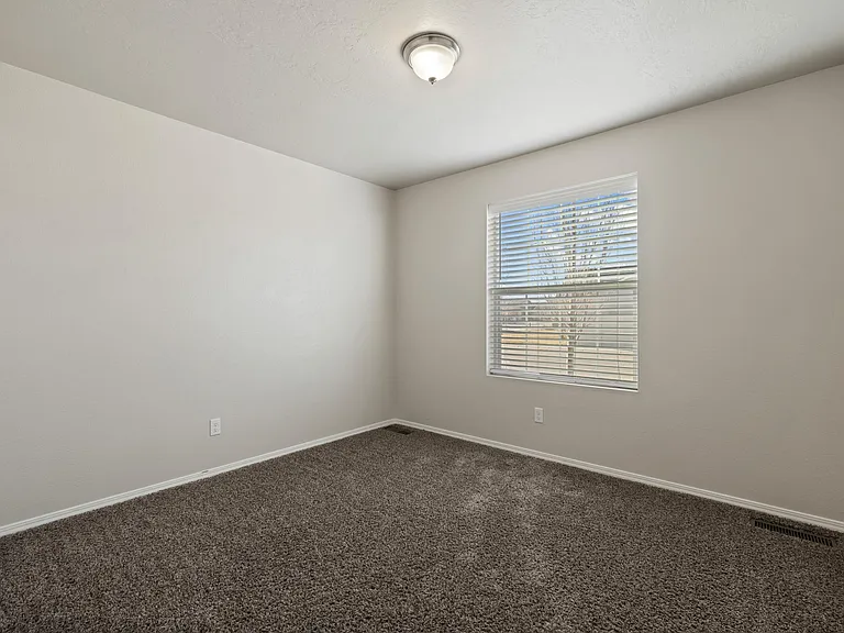 1102 E Rutherglen St — Photo 22