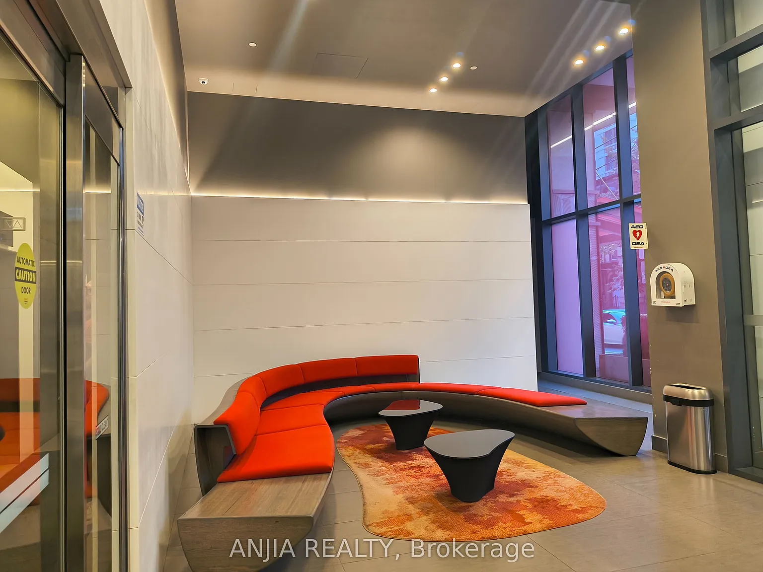 Pace Condo — Photo 2
