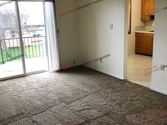 3rd image of 1933-1935 S Market Blvd #2
