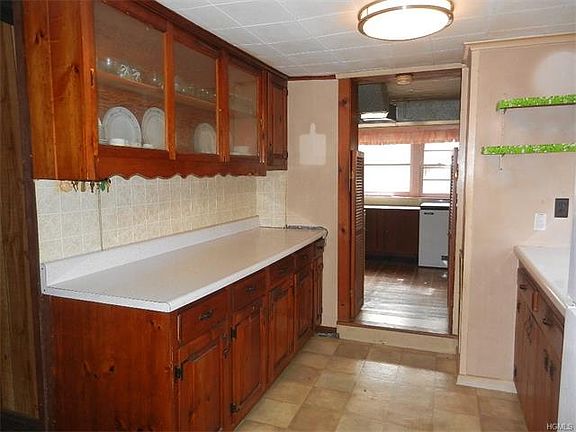 4th image of 32 Wood Ln