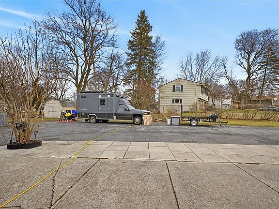 5th image of 110 Dunrovin Ln