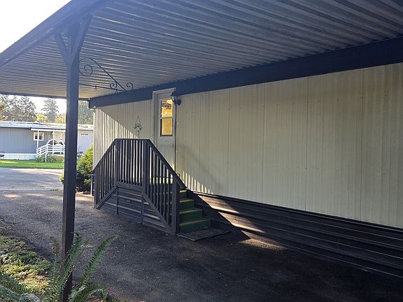 3rd image of 1625 Henderson Ave Space B10
