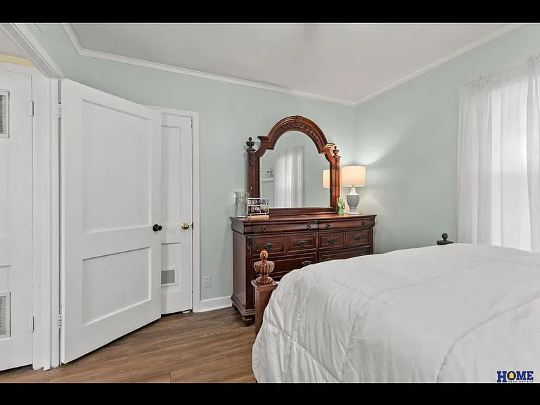 2945 S 42nd St — Photo 18