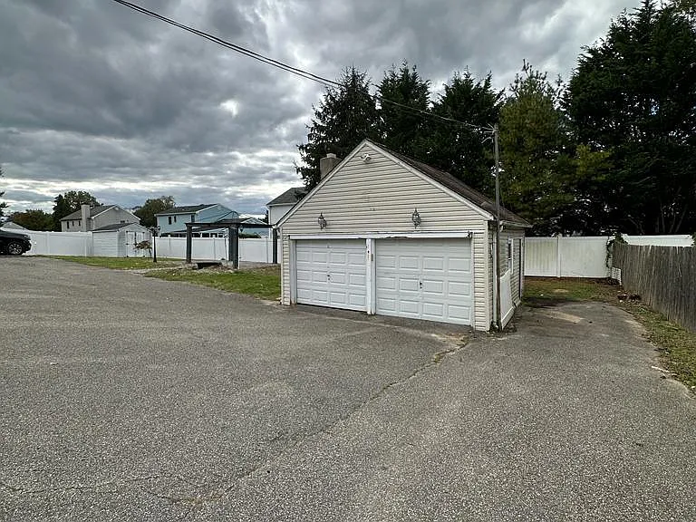 1114 Old Freehold Rd — Photo 33