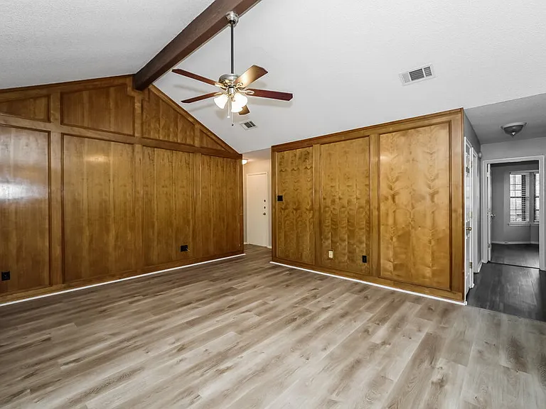 709 Daniels Dr — Photo 6
