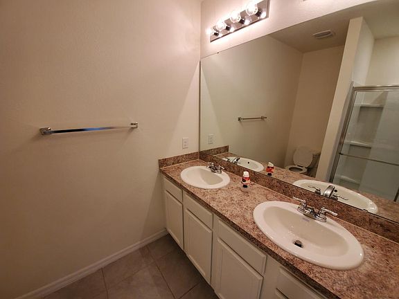3rd image of 542 Squires Grove Dr