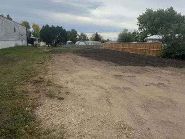 9729 120th Ave, Grande Prairie, AB T8V 5H4